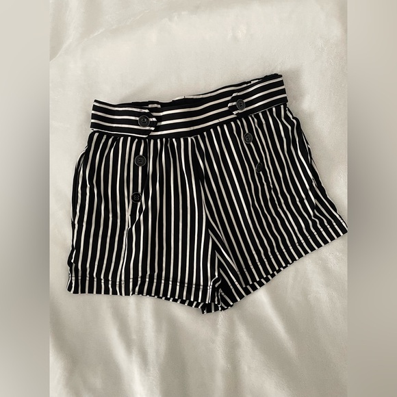 Robert Louis Pants - Robert Louis Striped Shorts - Black and White with button details